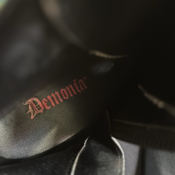 Demonia Shaker platform boot. Hologram silver. - Picture 6 of 7